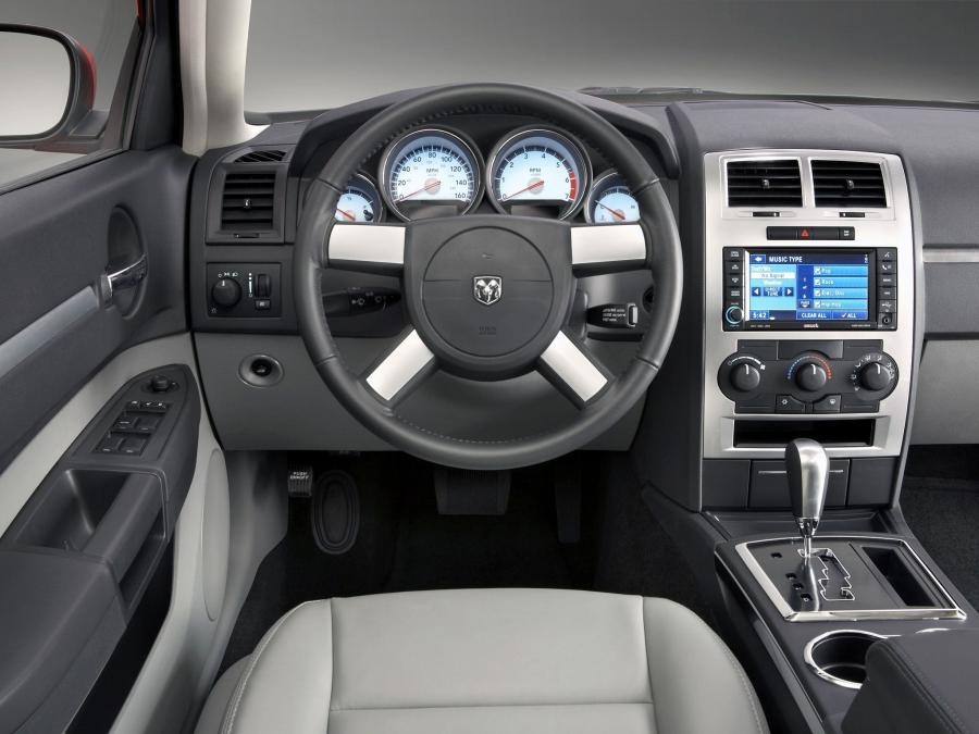  Dodge Charger 2005 года  (фото 12 из 18)